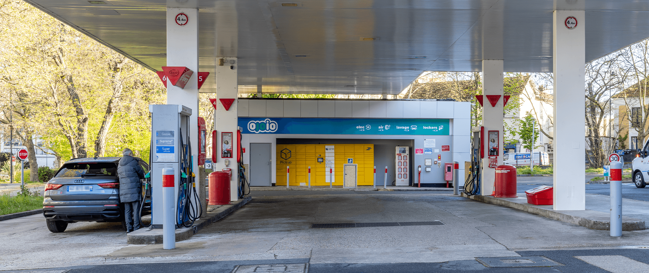 Station-service ouverte 24h/24 : quels services sont disponibles ?