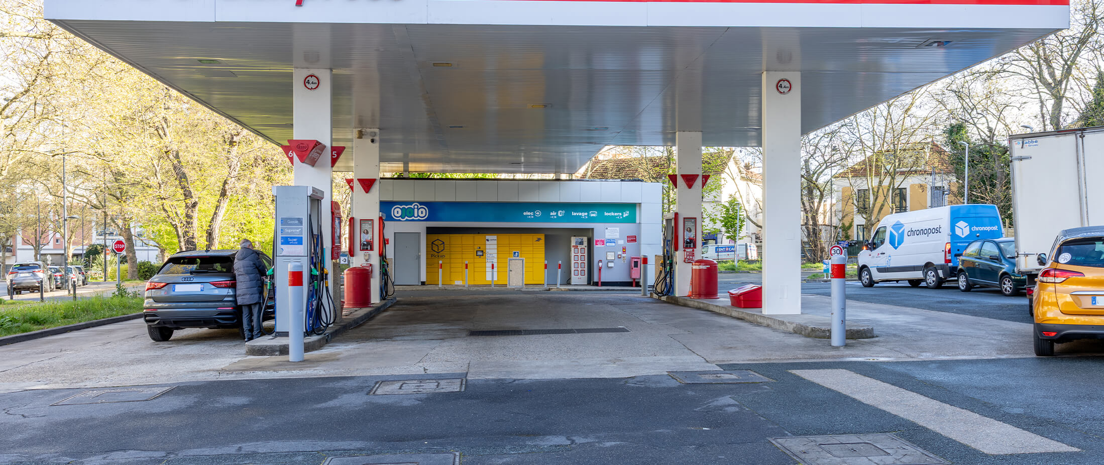 Station-service automatique : que signifie “sans personnel” ?